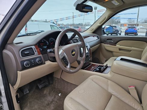 Used 2013 Chevrolet Avalanche LTZ image 5