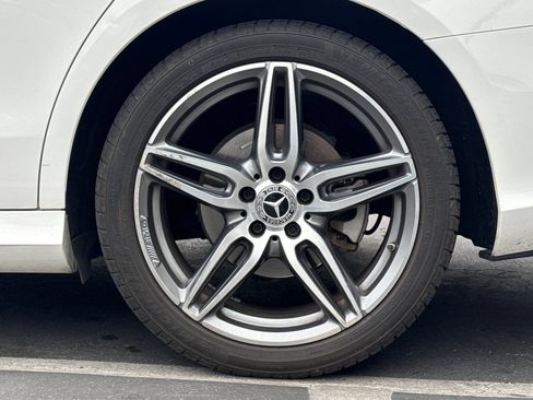 Used 2020 Mercedes-Benz E 350 Sedan image 4