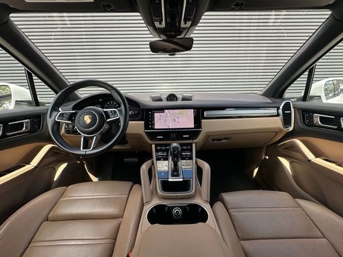 Used 2023 Porsche Cayenne Platinum Edition image 6