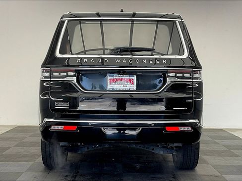 Used 2023 Jeep Grand Wagoneer Series III image 3