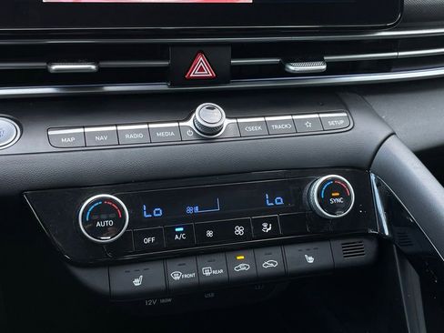 Used 2025 Hyundai Elantra SEL FWD image 18