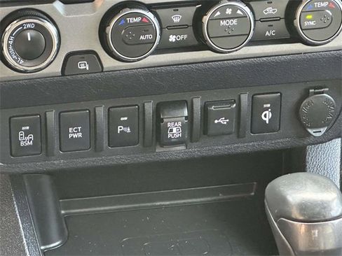 Used 2022 Toyota Tacoma TRD Sport w/ TRD Premium Sport Package image 13