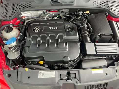 Used 2015 Volkswagen Beetle TDI FWD image 11