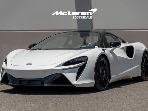 Used 2023 McLaren Artura RWD image 3