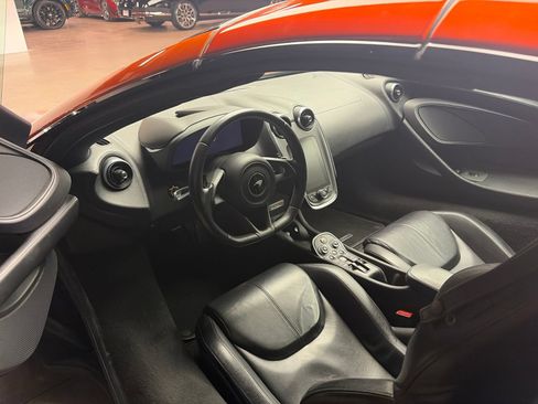 Used 2019 McLaren 570S Spider RWD image 6