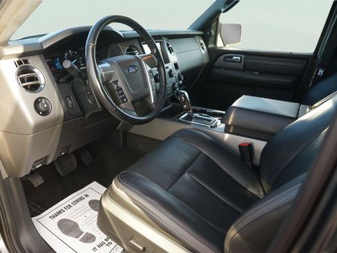 Used 2017 Ford Expedition Platinum RWD image 8