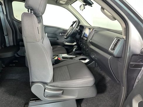 Used 2024 Nissan Frontier SV image 28