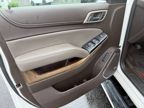 Used 2018 GMC Yukon XL Denali w/ Denali Ultimate Package AWD/4WD image 10