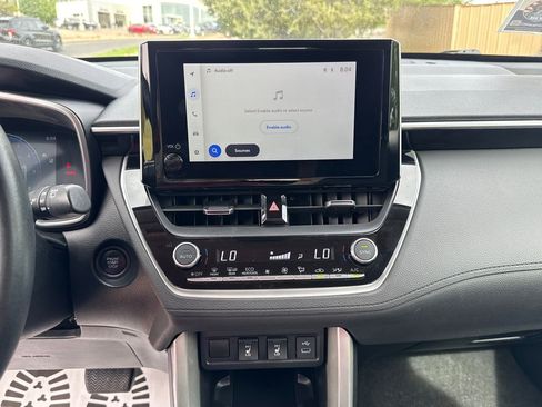 Used 2024 Toyota Corolla Cross XLE AWD/4WD image 17