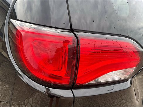 Used 2017 Chrysler Pacifica Touring-L FWD image 28