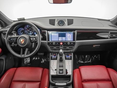 Certified 2024 Porsche Macan image 15