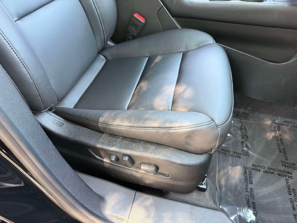 Used 2023 Cadillac XT4 Premium Luxury w/ Enhanced Visibility Package AWD/4WD image 15