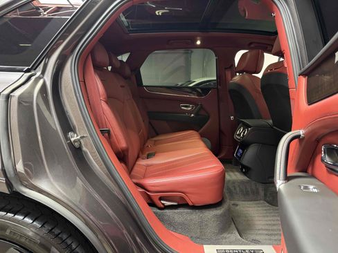Used 2018 Bentley Bentayga AWD/4WD image 41