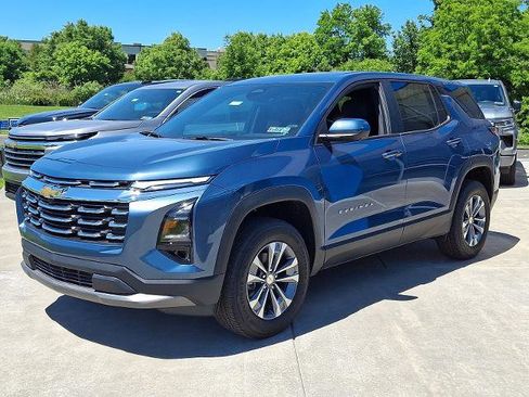 New 2026 Chevrolet Equinox LT w/ Convenience Package II FWD image 2