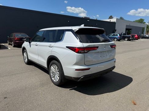 Used 2024 Mitsubishi Outlander ES AWD/4WD image 8
