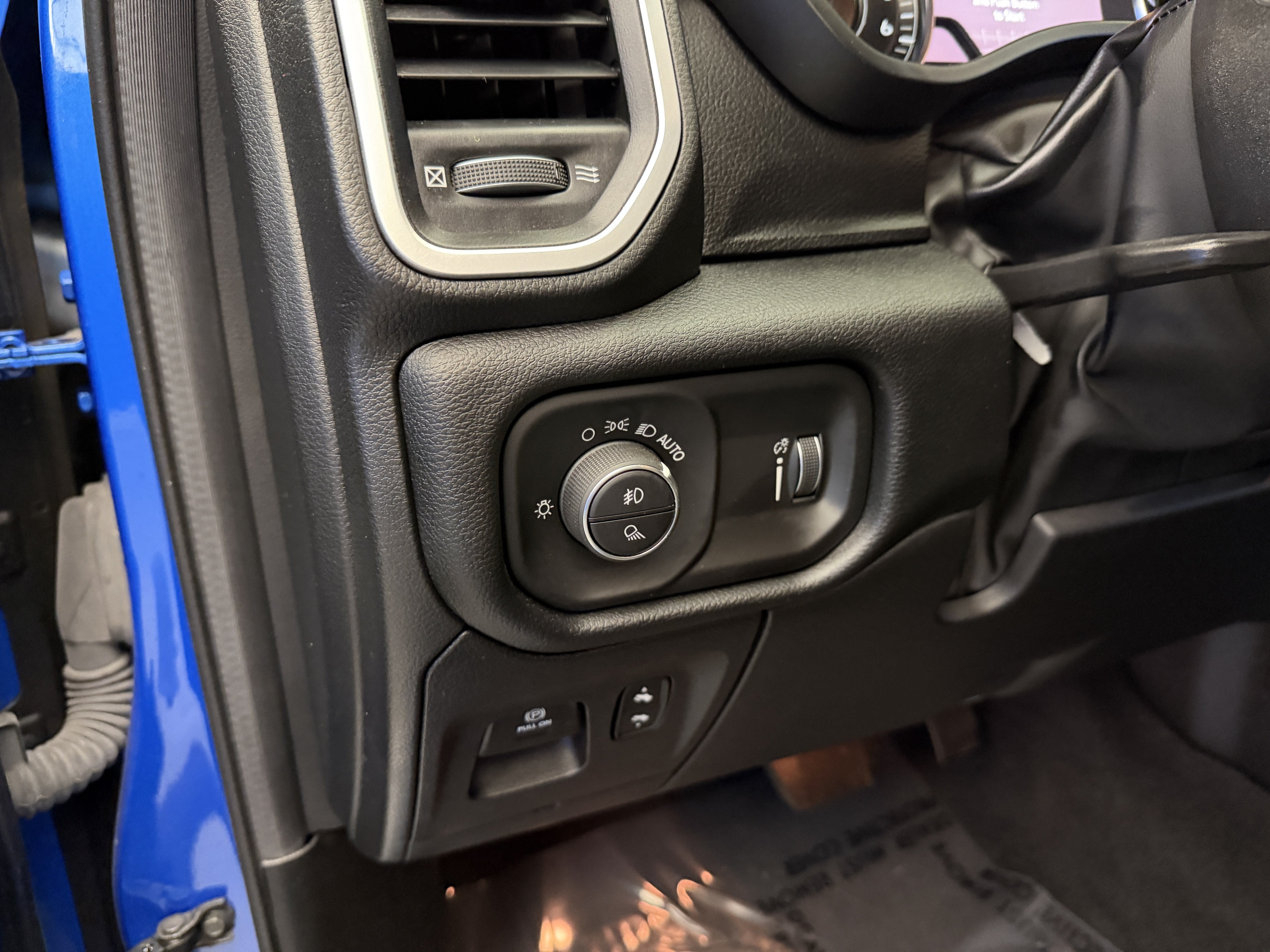 Used 2022 RAM 1500 Big Horn AWD/4WD image 16