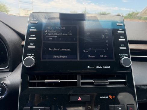 Used 2022 Toyota Avalon XLE FWD image 21