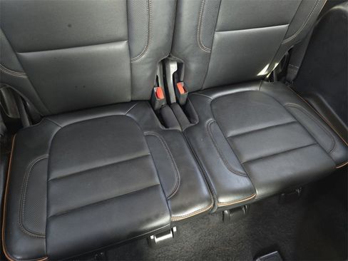 Used 2021 GMC Acadia AT4 w/ Technology Package image 12