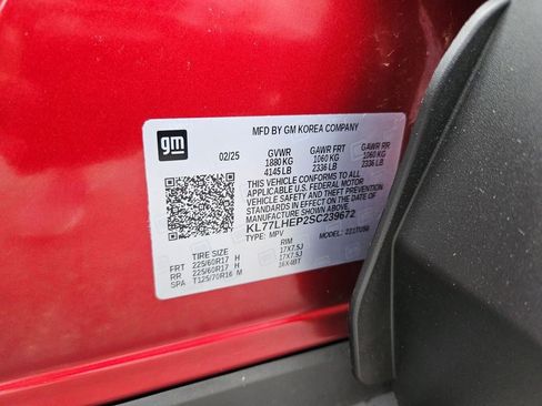 Used 2025 Chevrolet Trax LT w/ LT Convenience Package FWD image 30