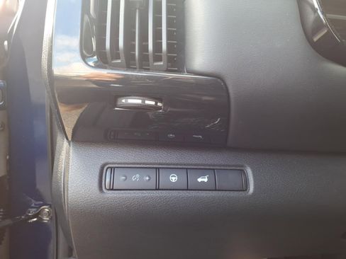 Used 2025 Nissan Pathfinder SV image 15