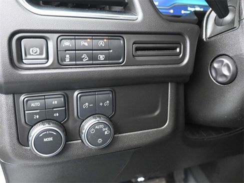 Used 2023 Chevrolet Suburban Z71 w/ Luxury Package image 30