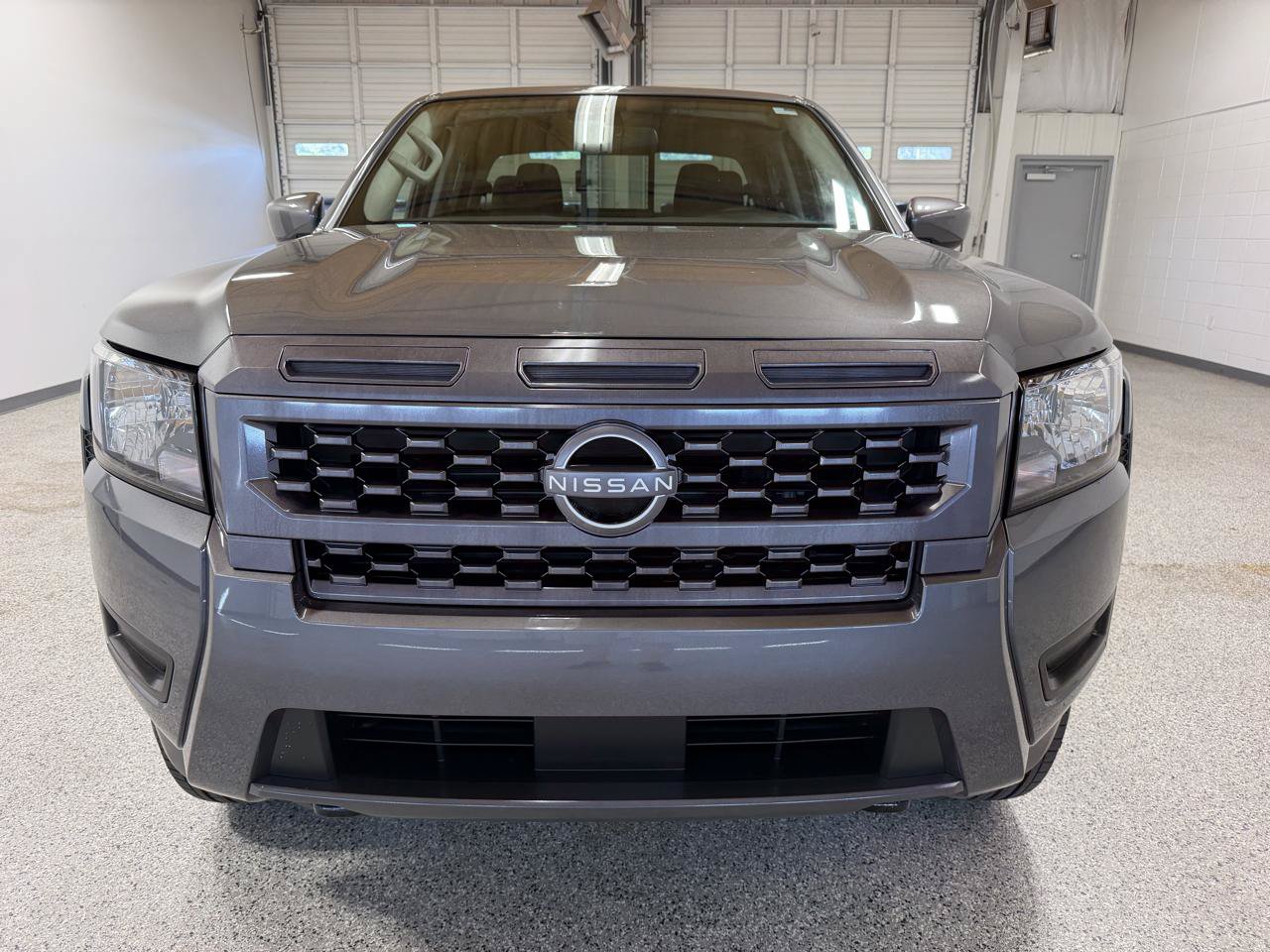 Used 2025 Nissan Frontier SV AWD/4WD image 3