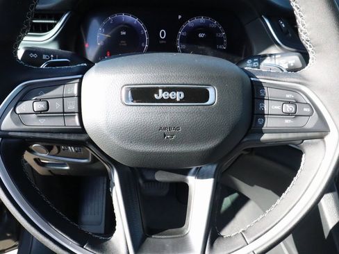 New 2025 Jeep Grand Cherokee Laredo w/ Luxury Tech Group I image 3