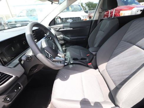 Used 2024 Kia Seltos LX AWD/4WD image 2