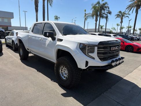 Used 2025 GMC Sierra 1500 AT4 w/ Technology Package AWD/4WD image 2