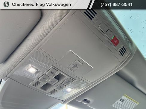 Used 2024 Volkswagen Tiguan SE image 17