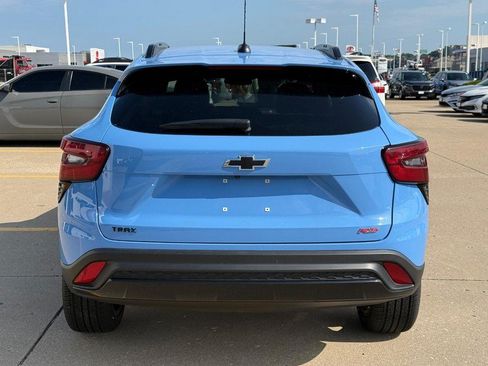 Used 2024 Chevrolet Trax RS w/ Sunroof Package FWD image 5