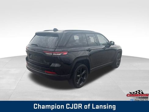 Used 2022 Jeep Grand Cherokee Altitude AWD/4WD image 7