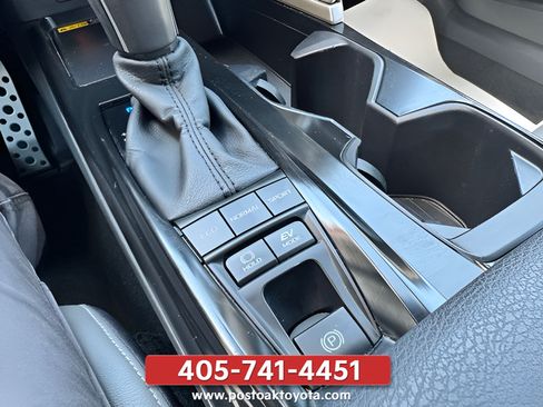 Used 2025 Toyota Camry SE FWD image 27