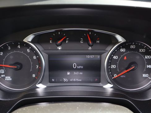 Used 2025 Chevrolet Blazer LT FWD image 9