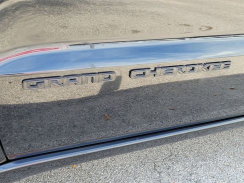 Used 2021 Jeep Grand Cherokee Laredo X RWD image 4