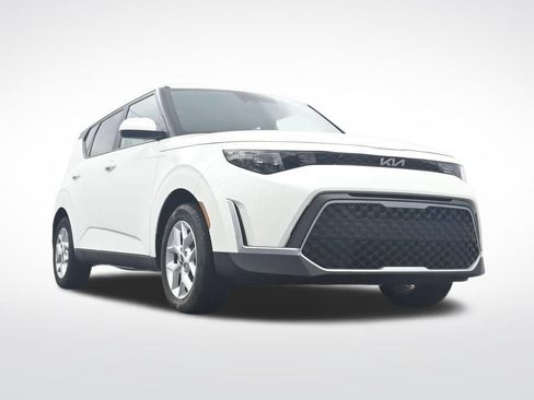 Used 2025 Kia Soul LX w/ LX Technology Package FWD image 32