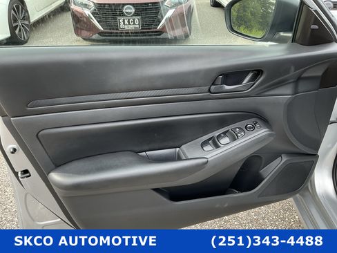 Used 2024 Nissan Altima 2.5 S FWD image 12