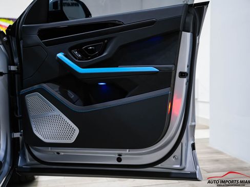 Used 2025 Lamborghini Urus SE image 51