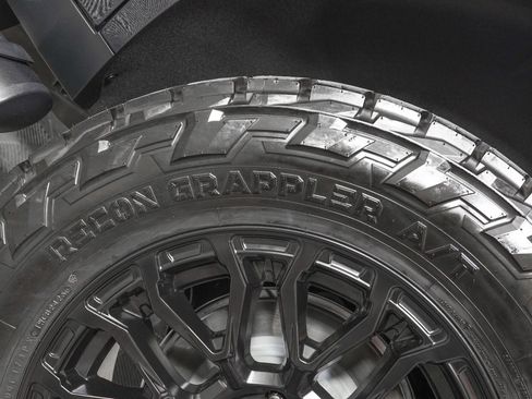 Used 2025 Chevrolet Tahoe Z71 w/ Z71 Off-Road Package image 38