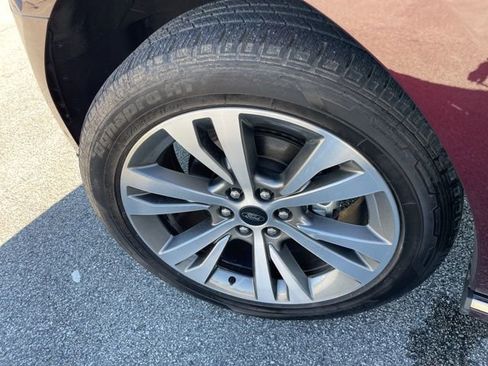 Used 2020 Ford Expedition Platinum image 18