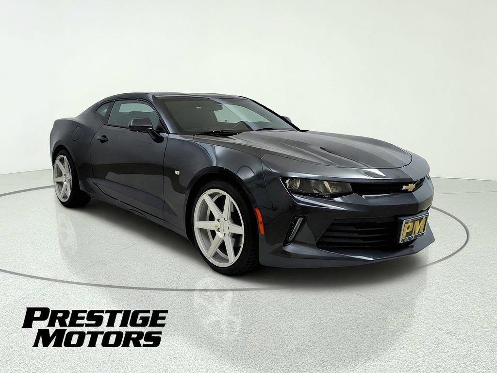 Used 2016 Chevrolet Camaro LT RWD image 1