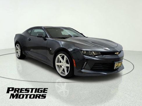 Used 2016 Chevrolet Camaro LT RWD image 1