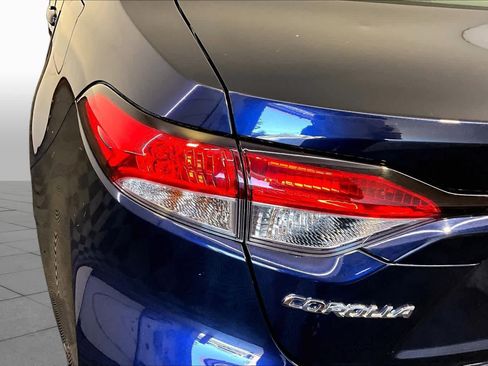 Used 2020 Toyota Corolla LE FWD image 28