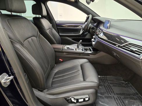 Used 2022 BMW 740i w/ M Sport Package image 26