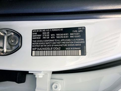 Used 2025 Porsche Macan image 36