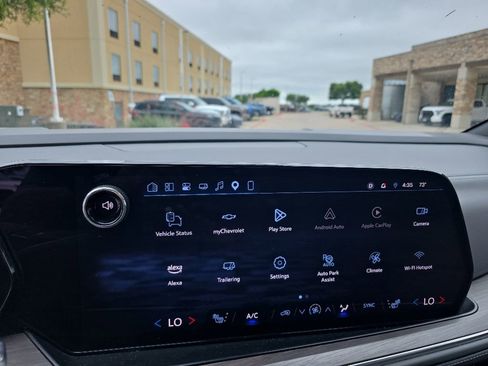 Used 2025 Chevrolet Suburban Z71 AWD/4WD image 17