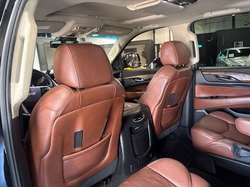 Used 2016 Cadillac Escalade ESV Premium AWD/4WD image 38
