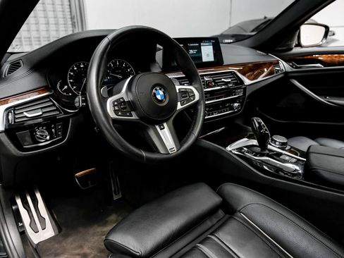 Used 2018 BMW M550i xDrive M550i xDrive Sedan 4D image 3