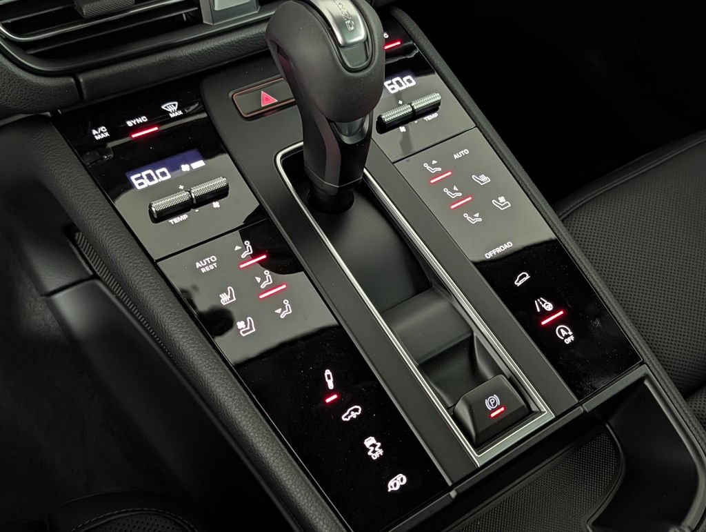 New 2026 Porsche Macan GTS AWD/4WD image 34