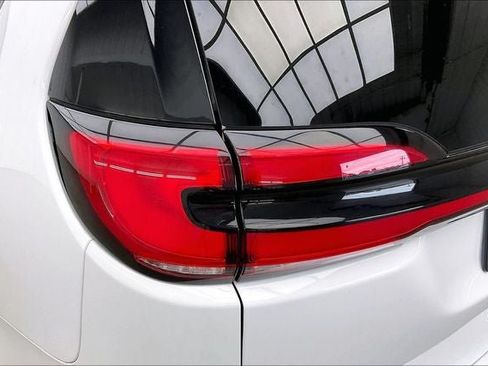 Used 2025 Chrysler Pacifica Limited FWD image 27